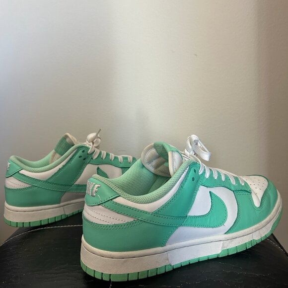 NIKE Green Glow dunks - Picture 3 of 6